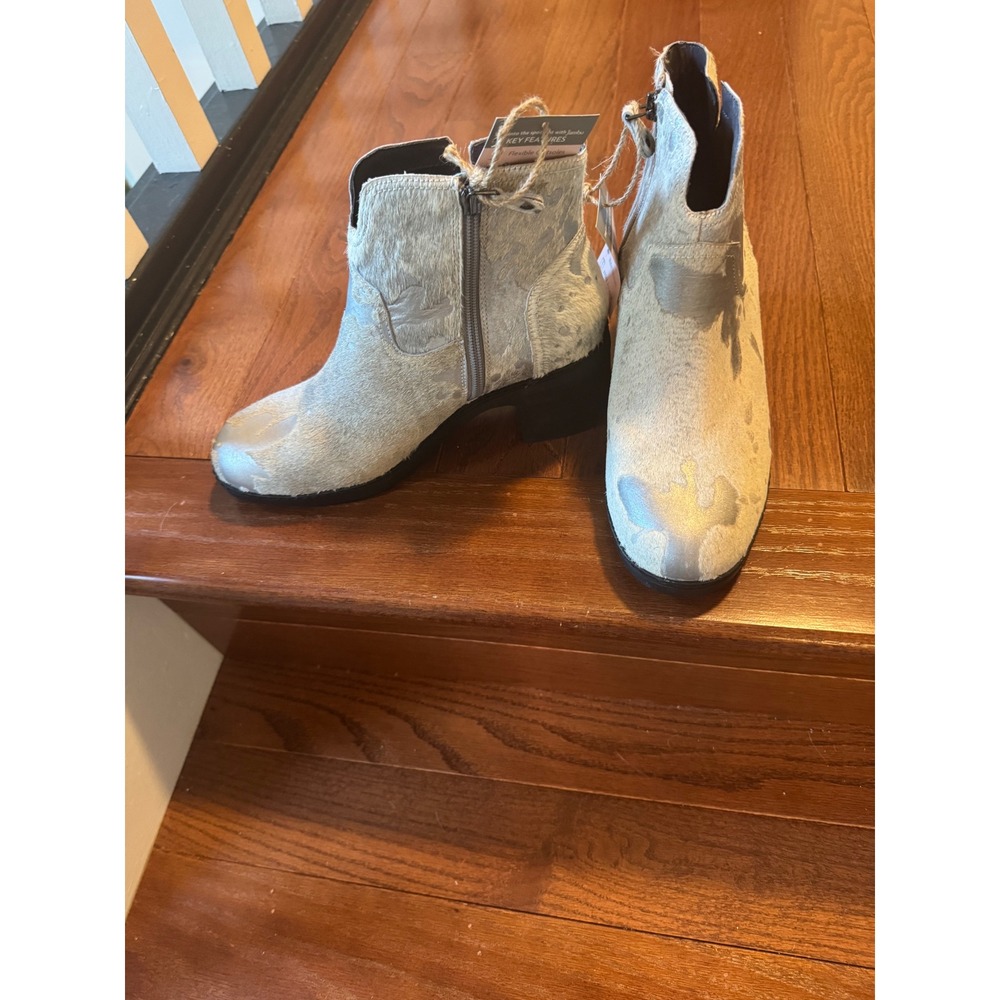 Jambu Vanda Water Resistant Metallic Silver Hair on Hide Leather Upper Boots 9M